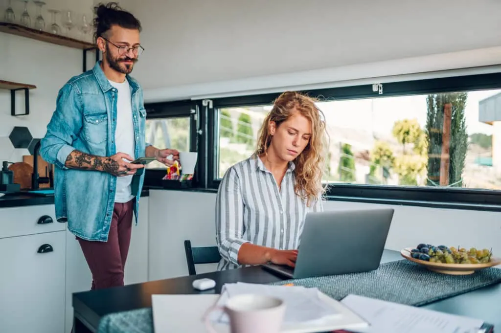 Travailler de chez soi : conseils et astuces pour être efficace à domicile